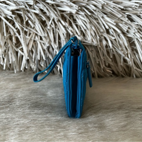 VERA BRADLEY Bahama Bay Blue Grab And Go Wristlet Microfiber Clutch Lippies - Picture 7 of 12